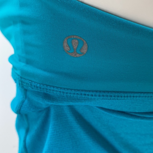 Lululemon twist front Y back tank size 4 - Picture 7 of 8